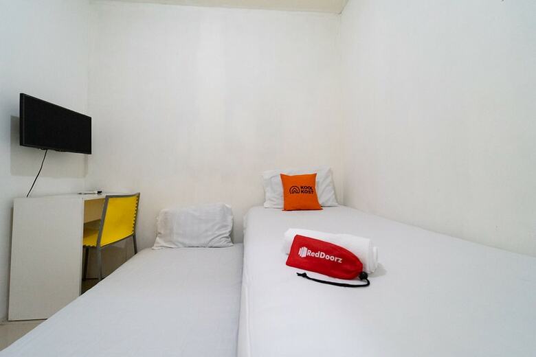 Hotel Koolkost Near Mercu Buana University