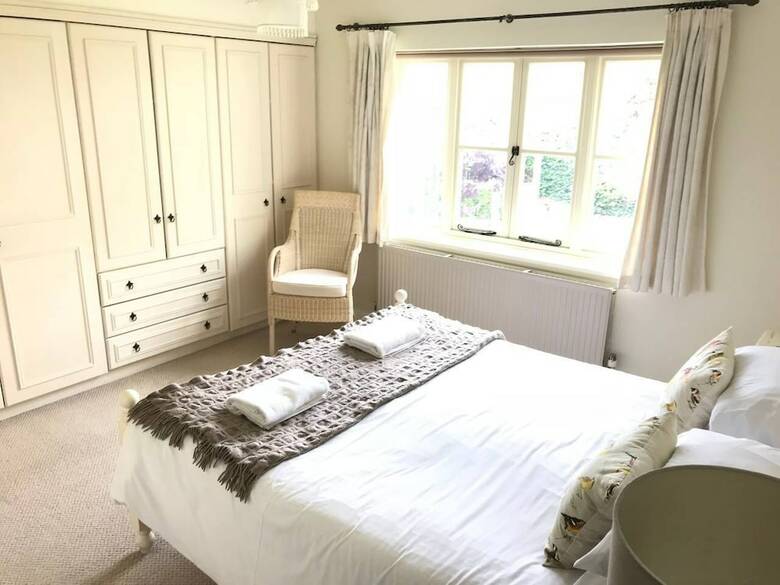 Idyllic Riverside Cottage In Dorset