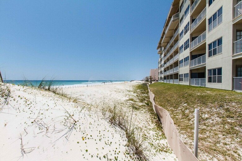 Emerald Twrs West 2005 By Brooks And Shorey Resorts
