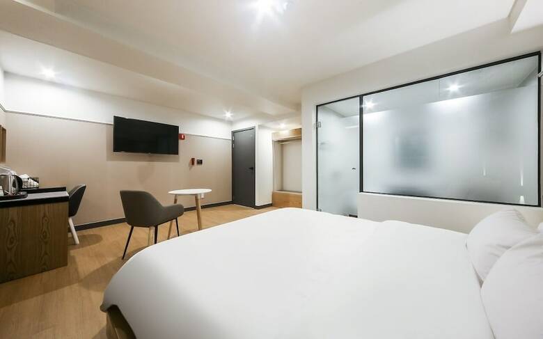 Gray 194 Hotel