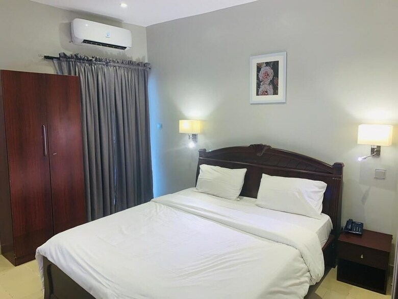 Hotel Rm Suites