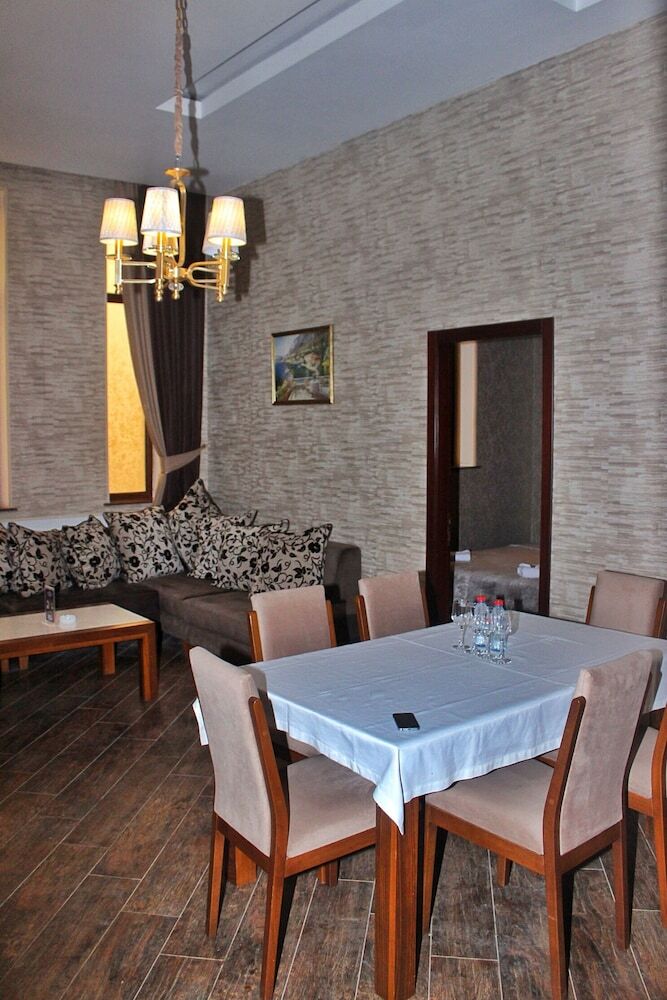 Manor Hotel