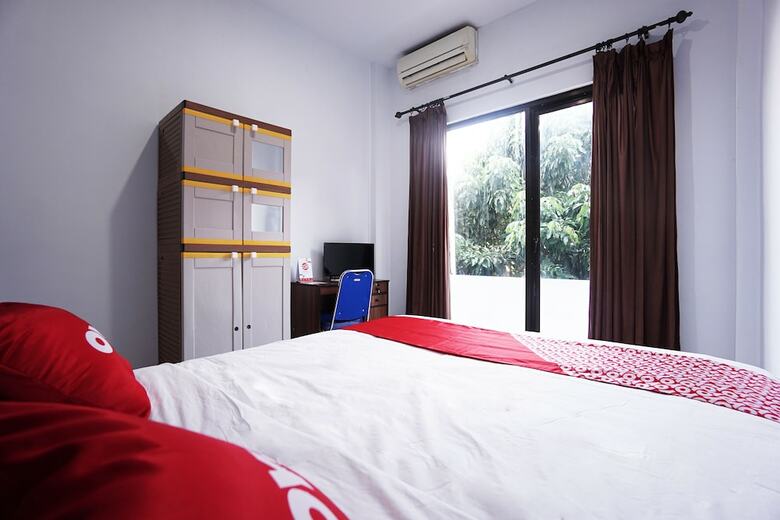 Hostal Oyo 2566 Putri Kesia Rooms