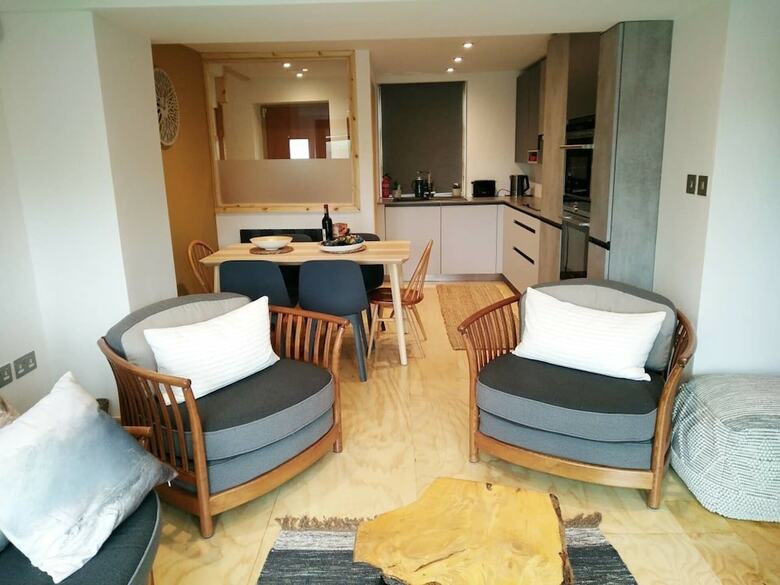 Impeccable 3-double Bed Cottage In Sheffield