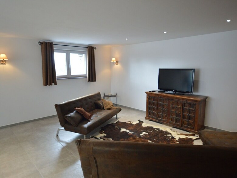 Cozy Holiday Home In Polleur With Jacuzzi