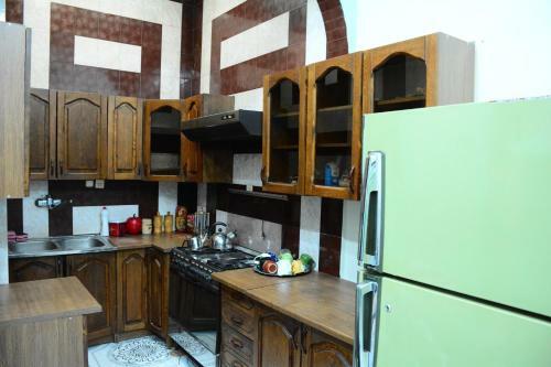 Hostal Flora Hostel