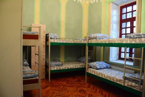 Hostal Flora Hostel