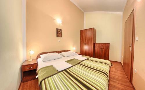 Apartments & Rooms Ruzmarin