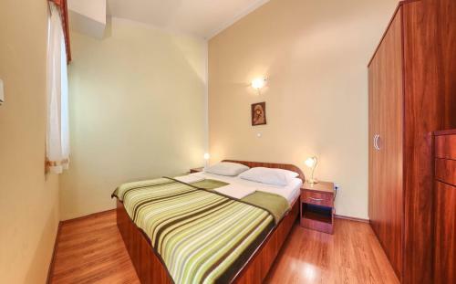 Apartments & Rooms Ruzmarin