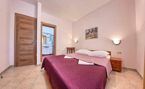 Apartments & Rooms Ruzmarin