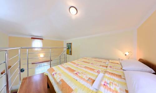 Apartments & Rooms Ruzmarin