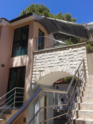 Apartments & Rooms Ruzmarin
