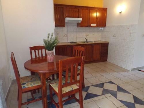 Apartments & Rooms Ruzmarin