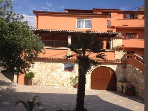 Hostal Guesthouse Tariba