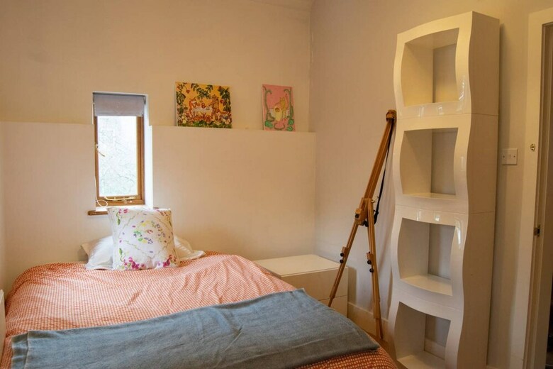 Unique 3 Bedroom Water Tower Home Close To Tube