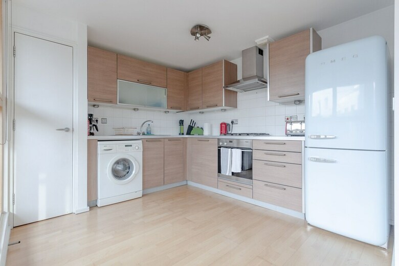 Spacious 2 Bedroom Canal Side Apartment With Balcony
