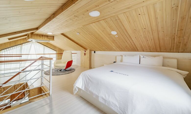 Yeosu Sunset Hostel And Pension