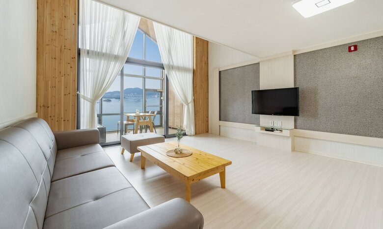 Yeosu Sunset Hostel And Pension