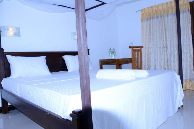 Hotel East Beach Surf Resort
