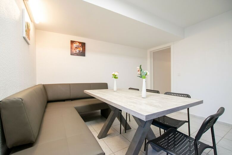 Tolstov-hotels Convenient 4 Room Apartment