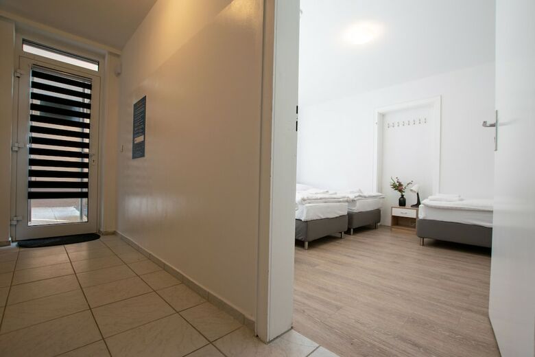 Tolstov-hotels Convenient 4 Room Apartment