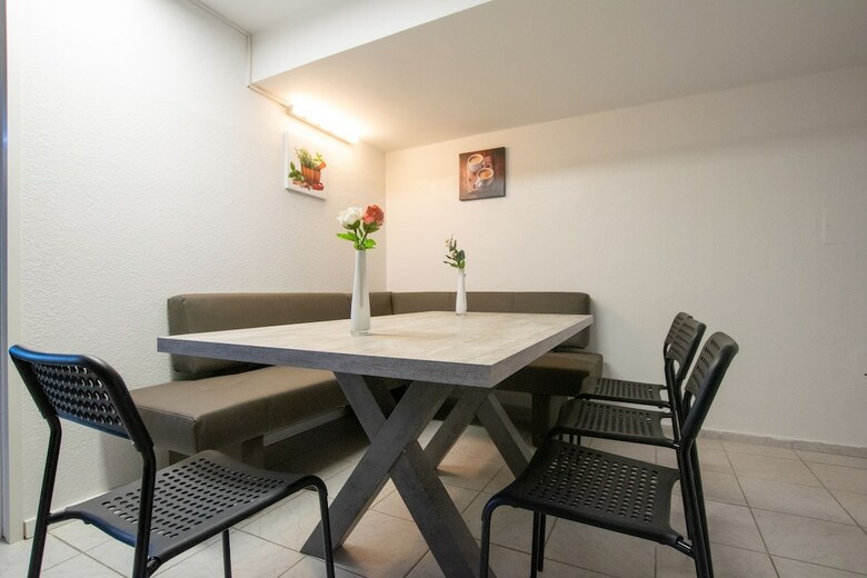 Tolstov-hotels Convenient 4 Room Apartment