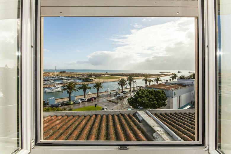 Apartamentos A38 - Rising Sun Top-floor Flat