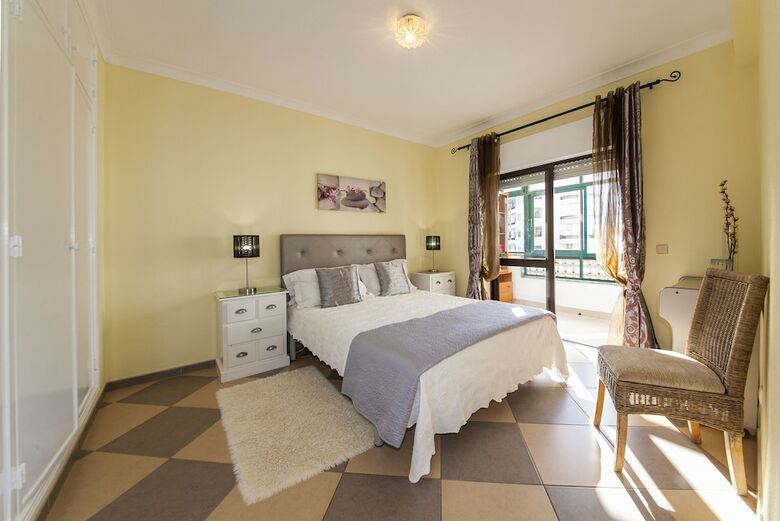 B17 - The Stunning Seaview Apartment