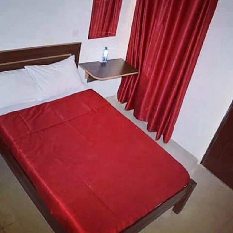 Dover Hotel Bondo