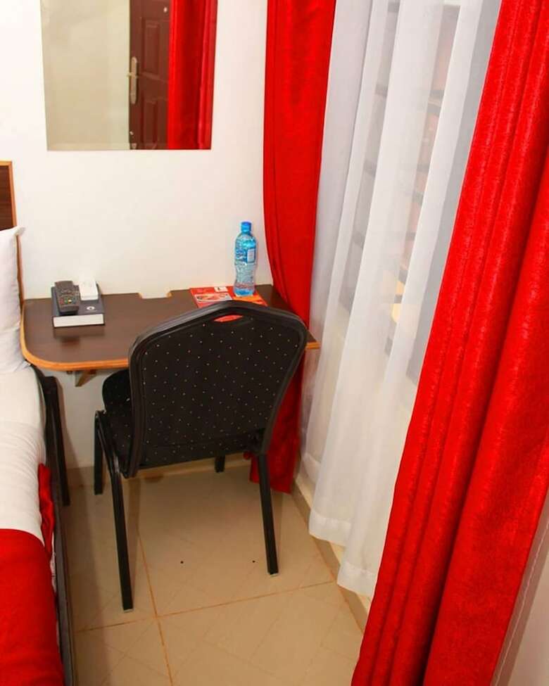 Dover Hotel Bondo
