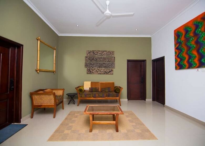 The Blank Lounge & Apartment