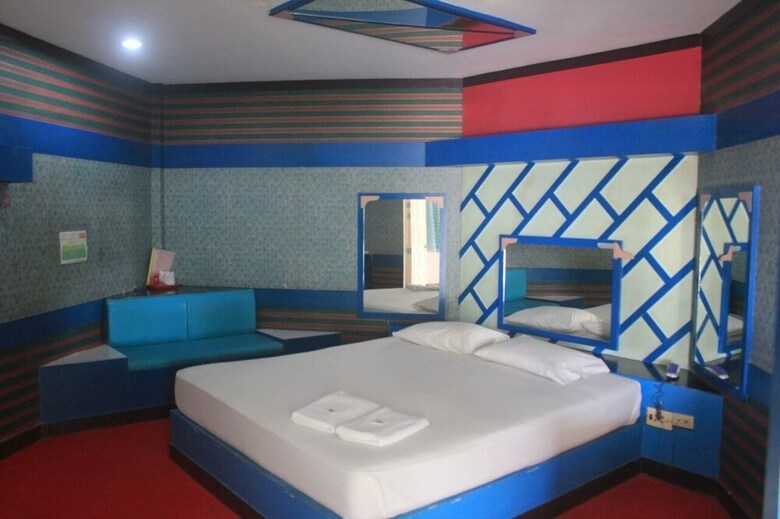 Oyo 764 Lets Go Hotel