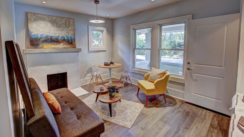 9 Bedroom, South Mint Street