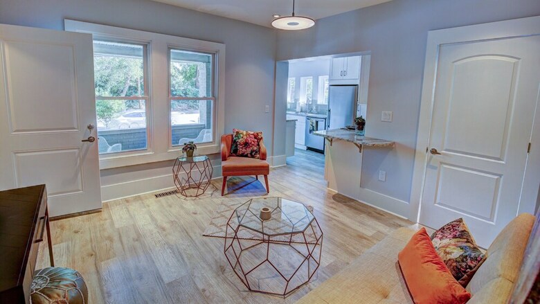 9 Bedroom, South Mint Street