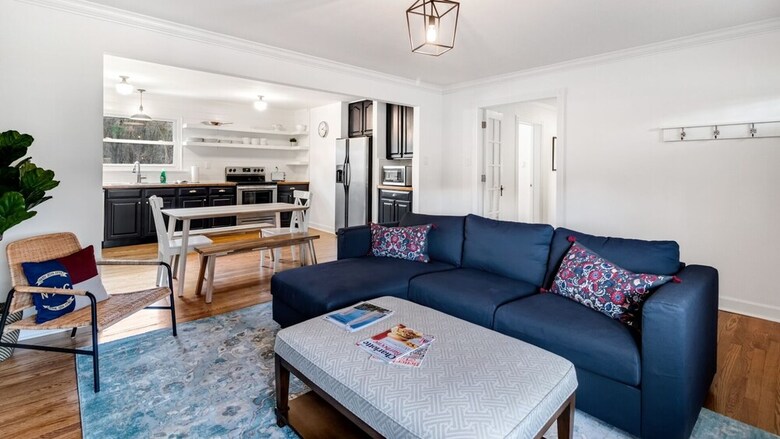 5 Bedroom, Belmeade Drive