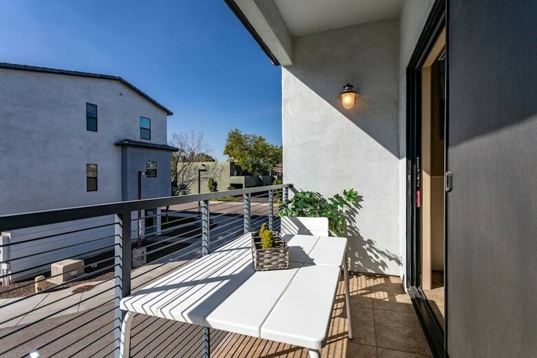 Stunning Home In A Great Location 2-car Garage