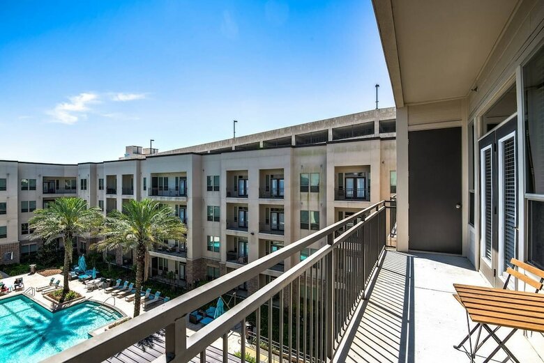 Brand New Modern Condo Pool Very Quiet & Safe