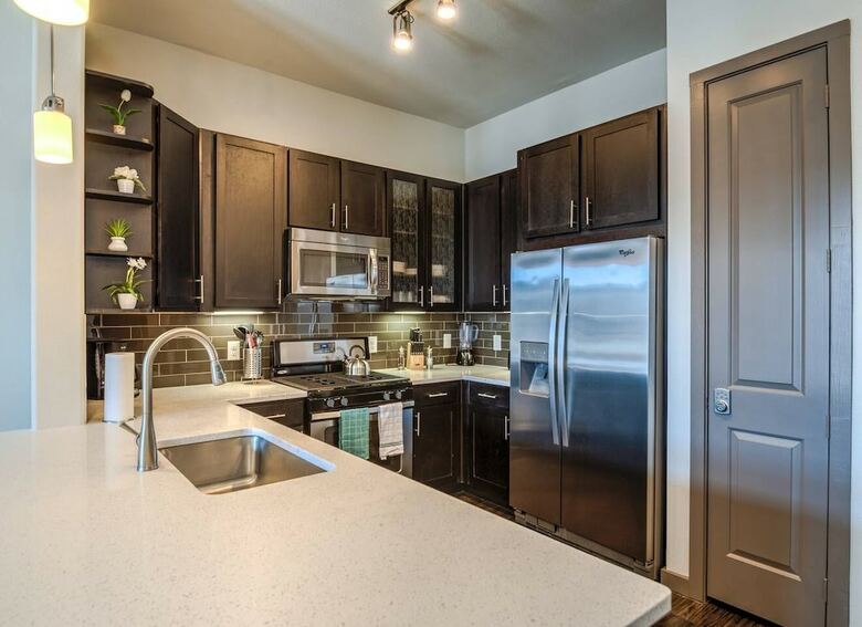 Brand New Modern Condo Pool Very Quiet & Safe