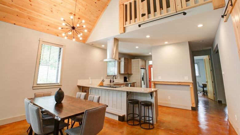 5 Bedroom, East 18th Street