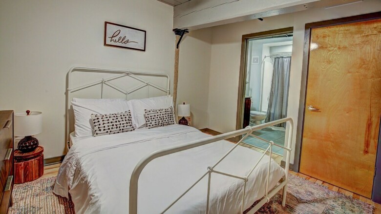 2 Bedroom, Hawthorne Lane