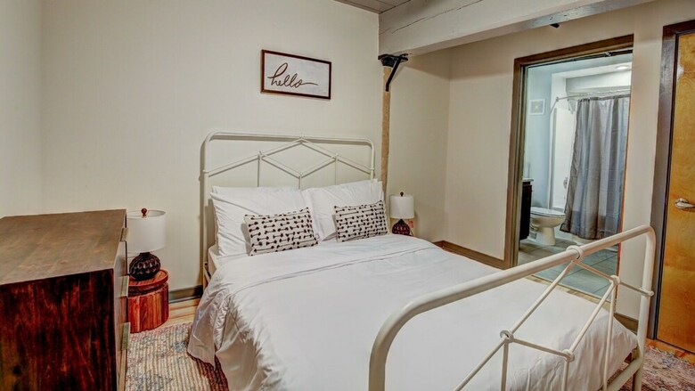 2 Bedroom, Hawthorne Lane