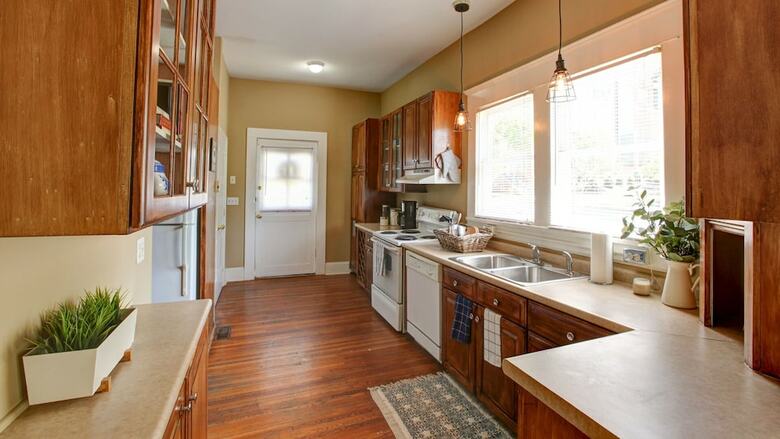 5 Bedroom, West 4th Street Extension