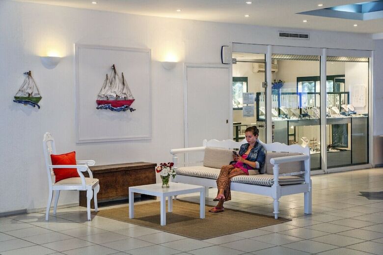 Hotel Grand Bleu Beach Resort