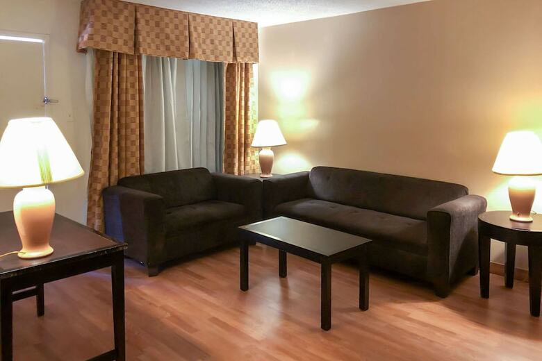 Motel Rodeway Inn & Suites