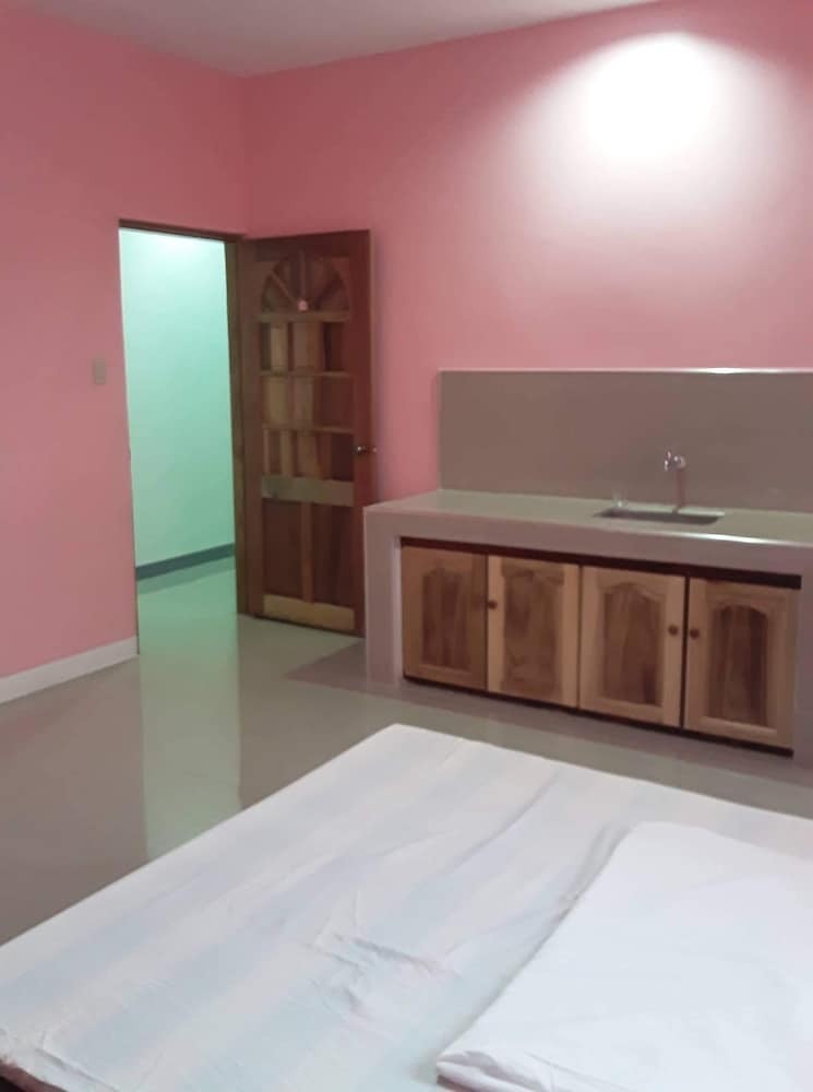 Hotel Rozay Travellers Inn