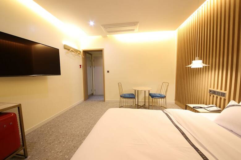 Divine Hotel