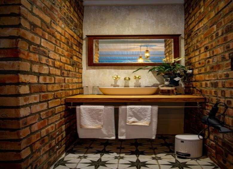 Hotel Oak Falls Accomodation