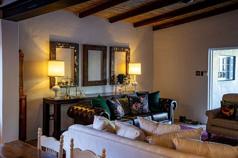 Hotel Oak Falls Accomodation