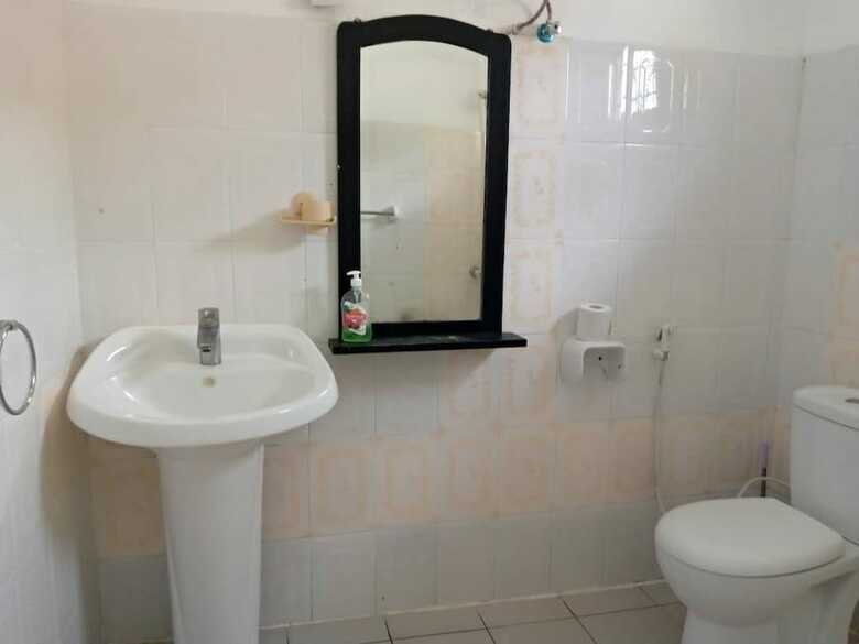 Hostal L & J Modern Backpackers