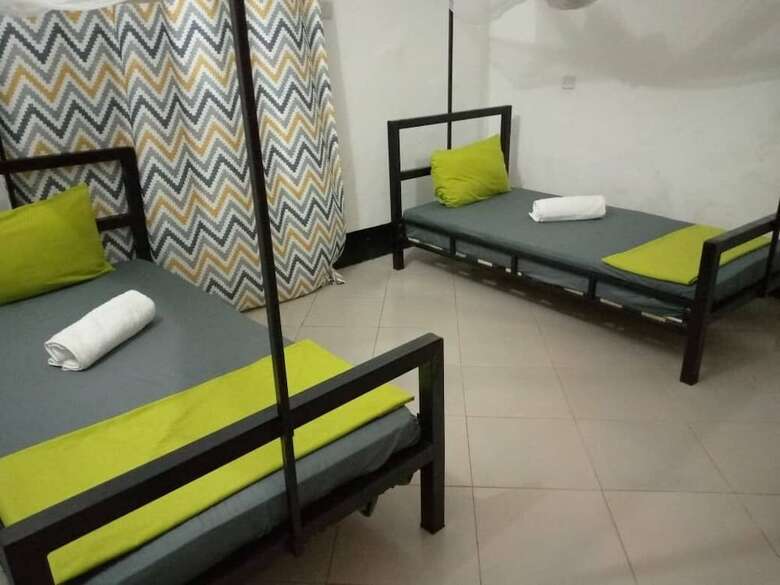 Hostal L & J Modern Backpackers